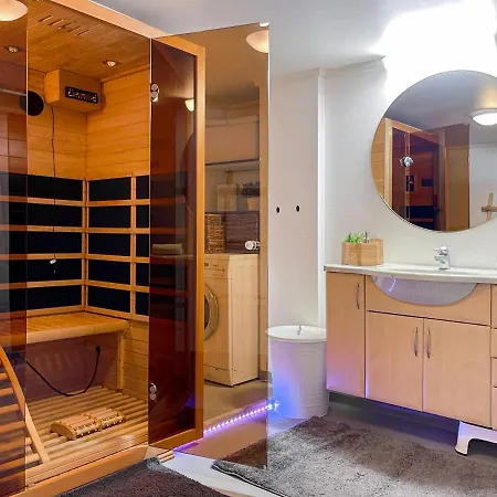 2Br Generouse Living Room Ir Sauna 3 Min Central Station